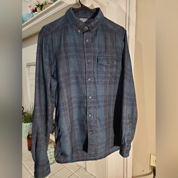 North Face flannel - Picture 2 of 4